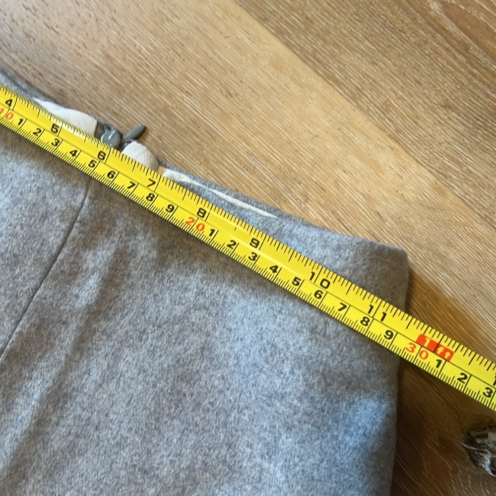 Aritzia Wilfred color Gray 68% Wool 25% Nylon 5% Cashmere Classic Mini Skirt - Picture 4 of 10